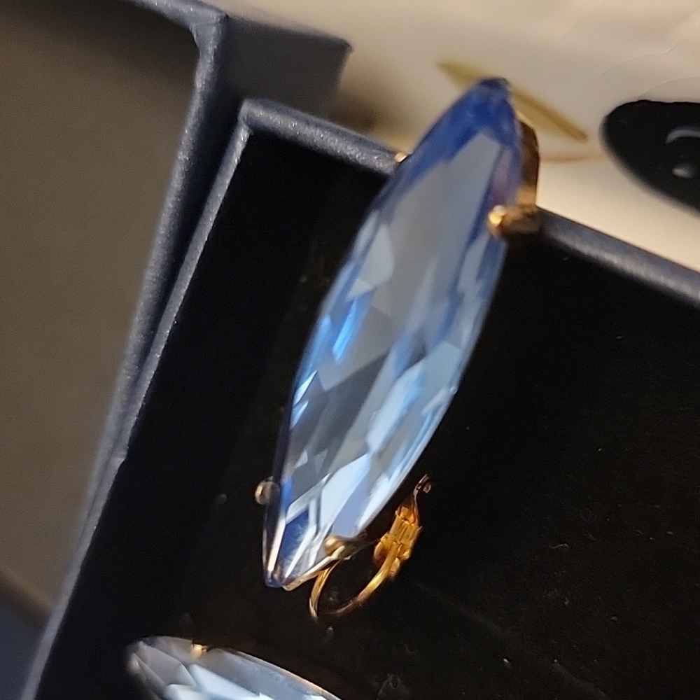 Blue sparkly Swarovski earrings - Picture 10 of 10
